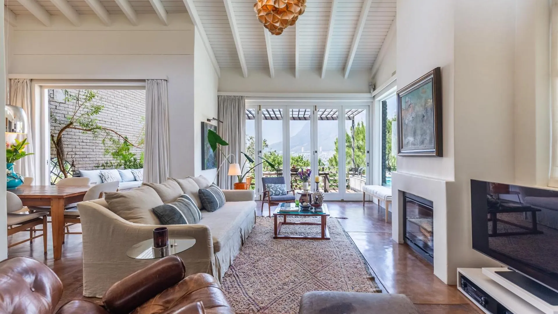 Lions Head Villa With Table Mountain Views contacts